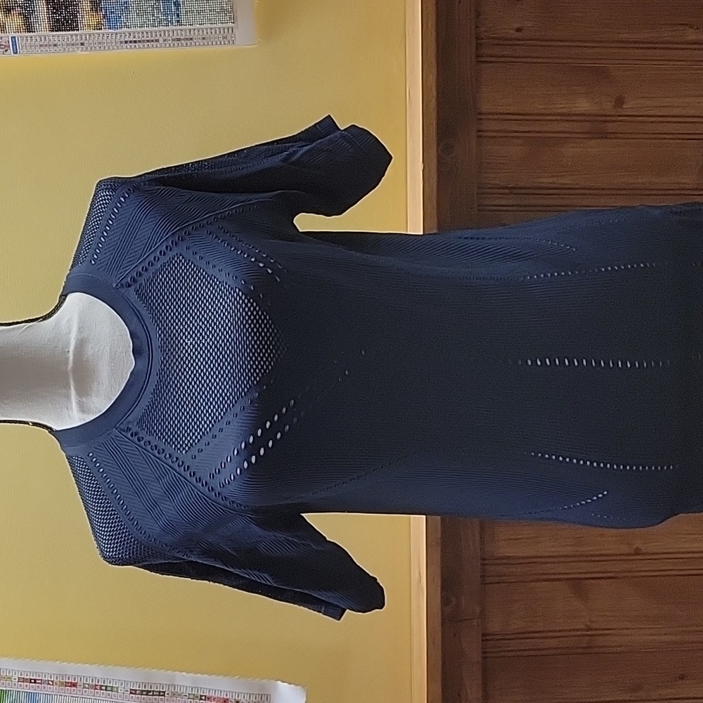 Athleta woman short sleeve shirt large